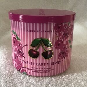 Bath & Body Works 3 wick candle Sweetheart Cherry